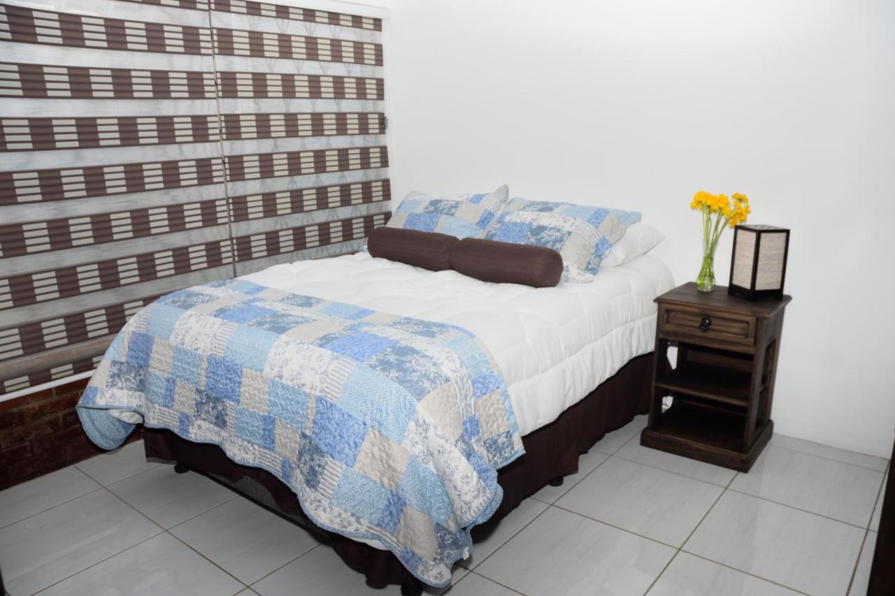 Oh Espana! Guatemala City Екстер'єр фото