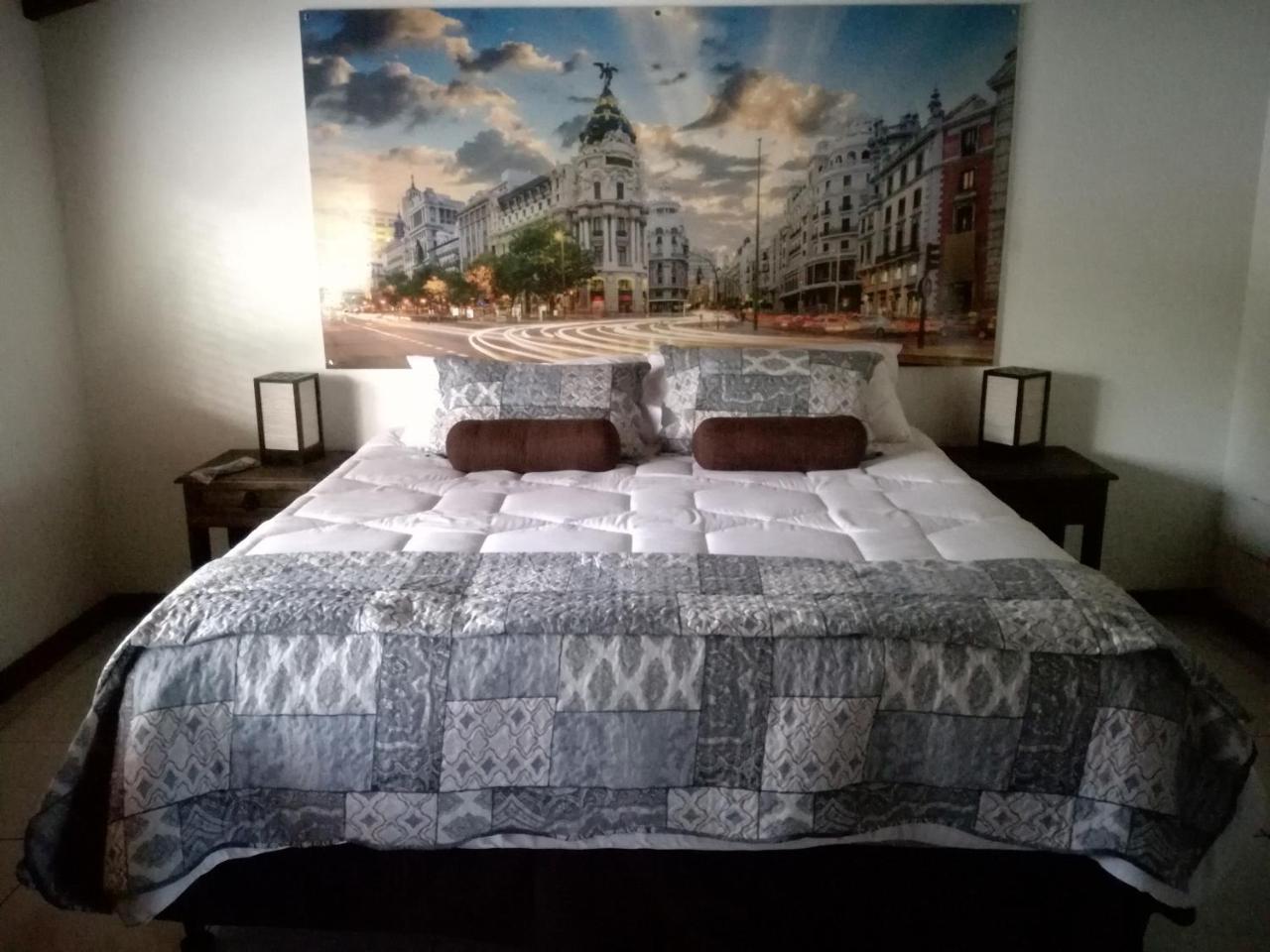 Oh Espana! Guatemala City Екстер'єр фото